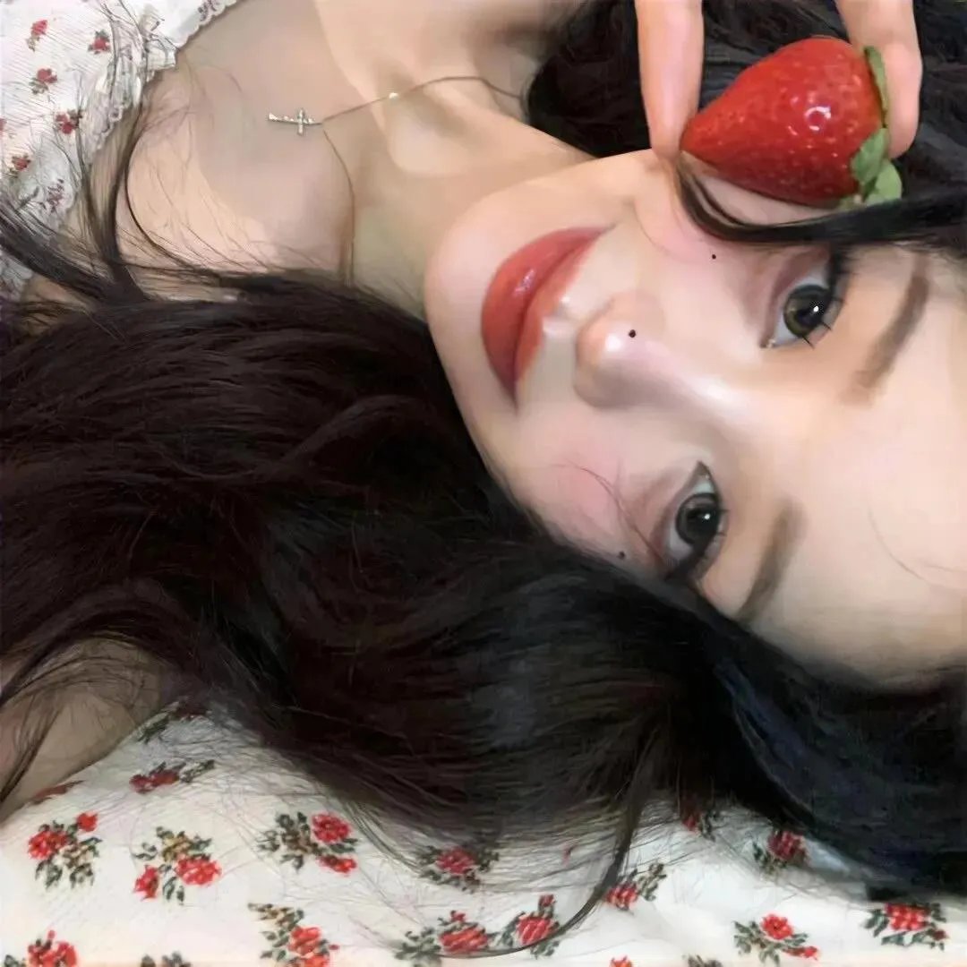九顶假发的女孩 海报